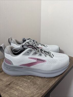 Brooks Ariel GTS 26 Brand newWomen's Running Shoes - light grey with Pink Accent